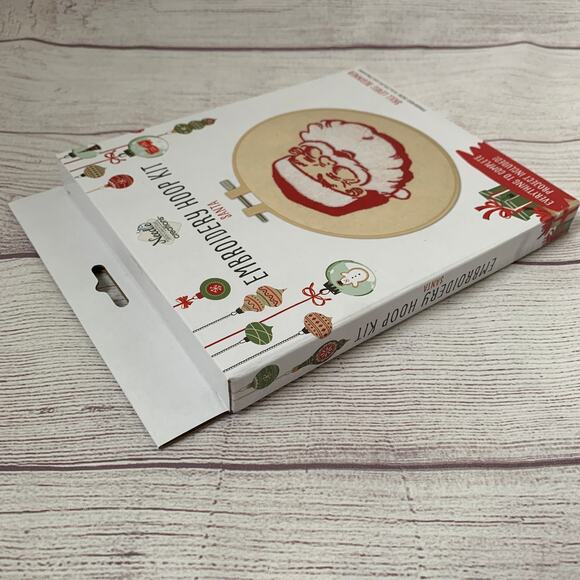 Needle Creations Santa Embroidery Hoop Kit Christmas Holiday Craft 6"D Finished - Picture 8 of 8